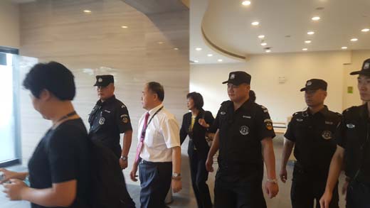 聽黨指揮，認真落實治安防范措施